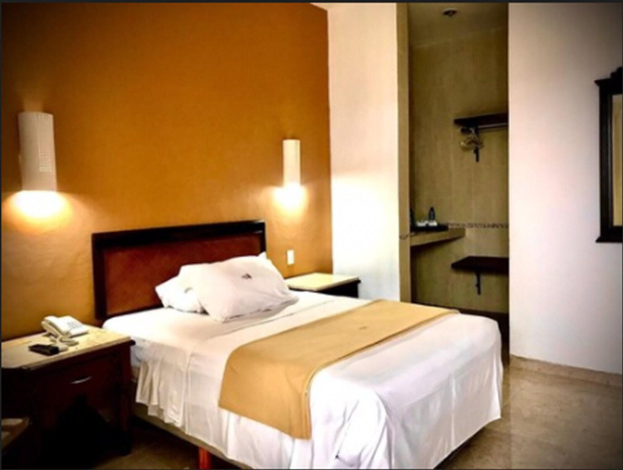Hotel Maria Jose Merida Bagian luar foto